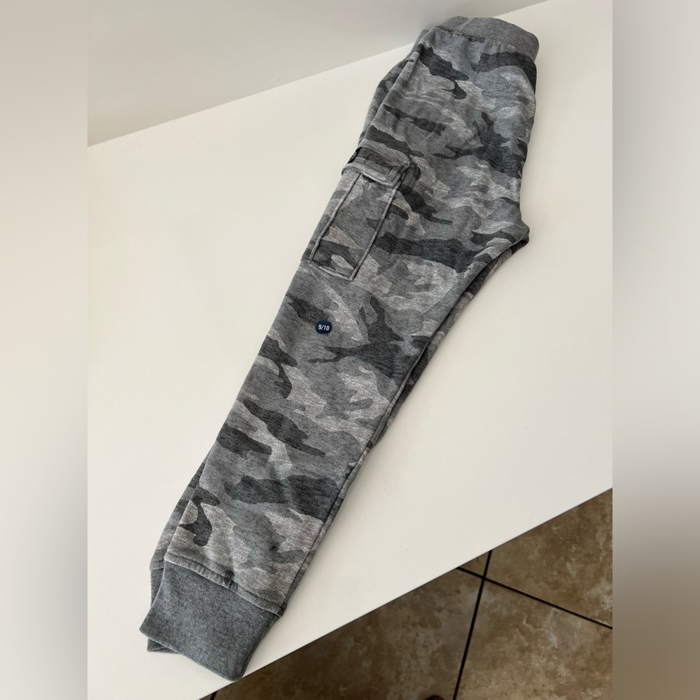Abercrombie kids size 9/10 new without tags camo jogger pant